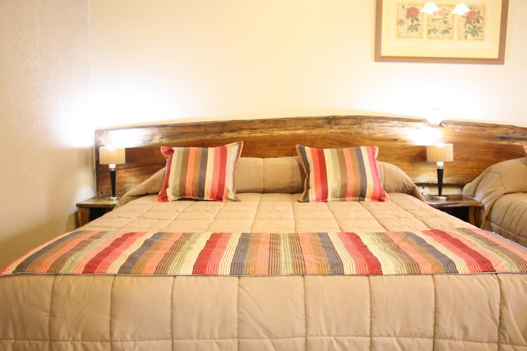 Posada Del Jacaranda Puerto Iguazu Phòng bức ảnh